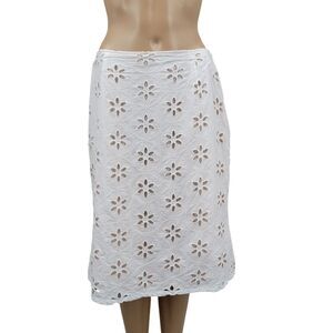 Neiman Marcus White Cotton Eyelet Floral Skirt with Silk Peach Lining